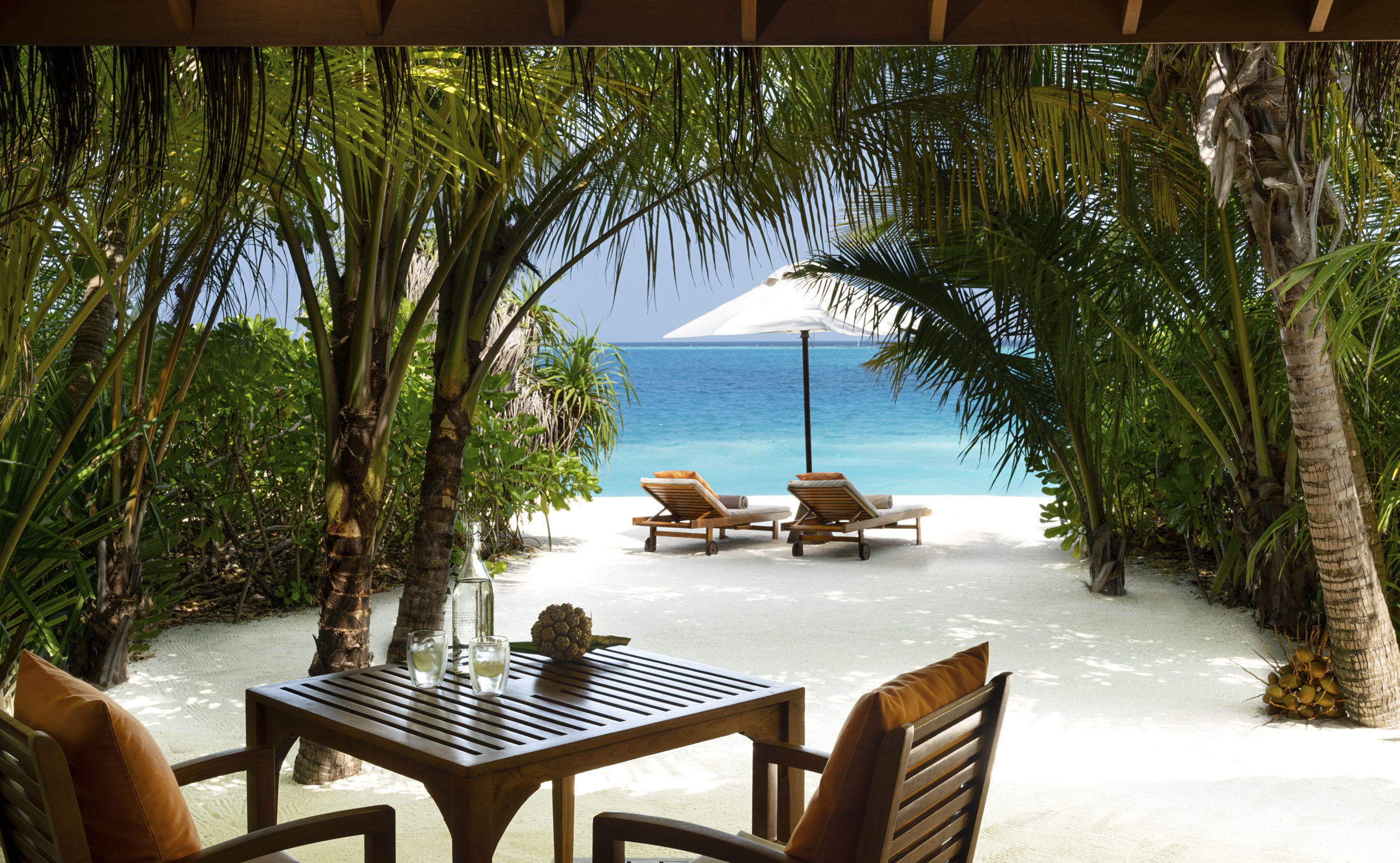 huvafen-fushi-beach-bungalow-5-view-012-v2-scaled