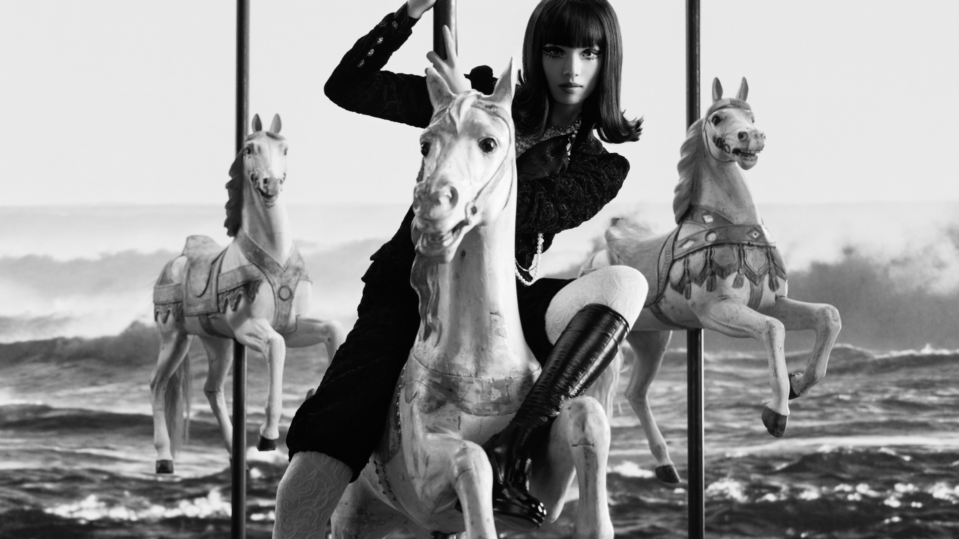 chanel_fw-2023-24-rtw_nana-komatsu-photographed-by-inez-vinoodh_16x9-6-HD