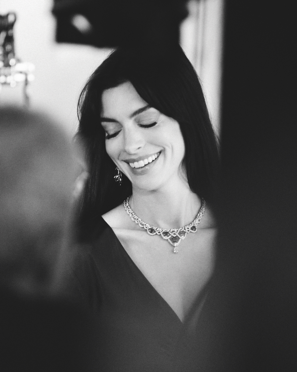 Bulgari_Holiday Season 2023_Anne Hathaway_BTS (6)