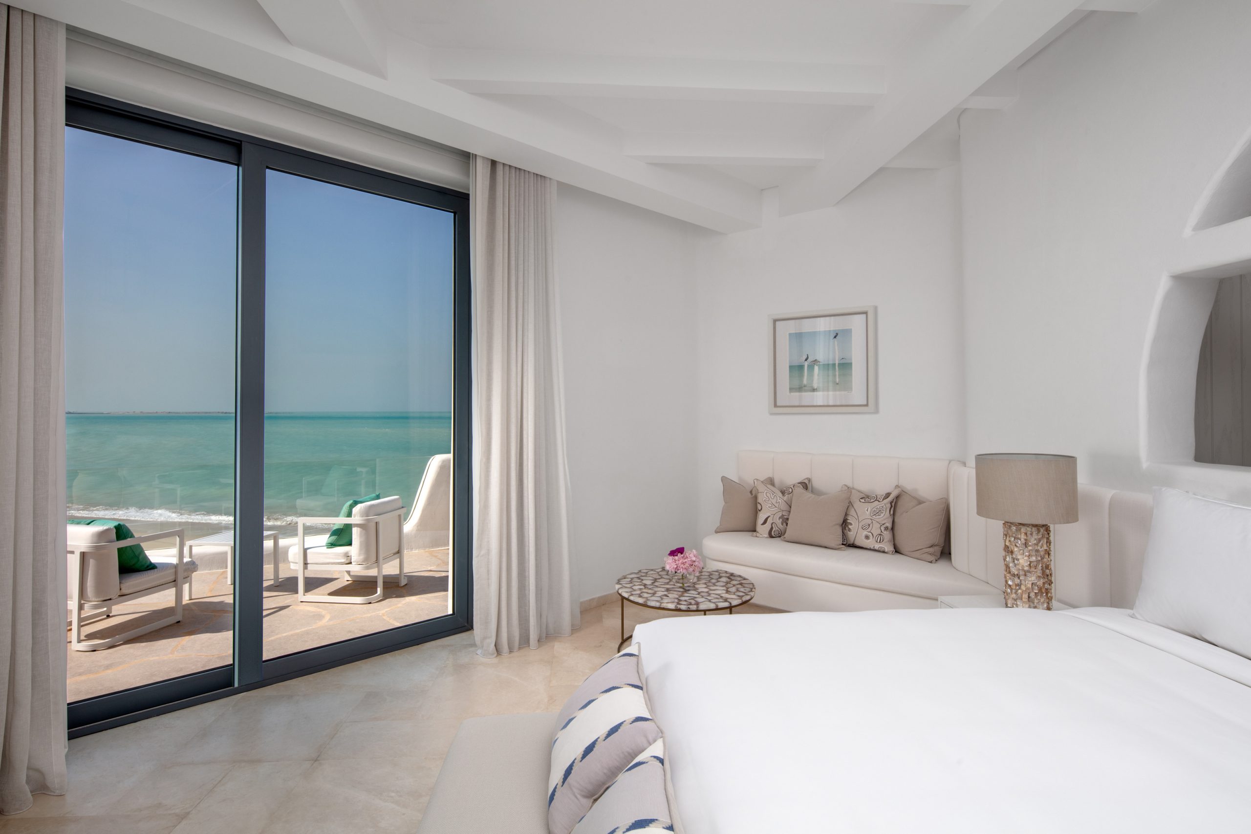 Anantara_Santorini_AbuDhabi_Retreat_Fira_Sea_View_Terrace_Room