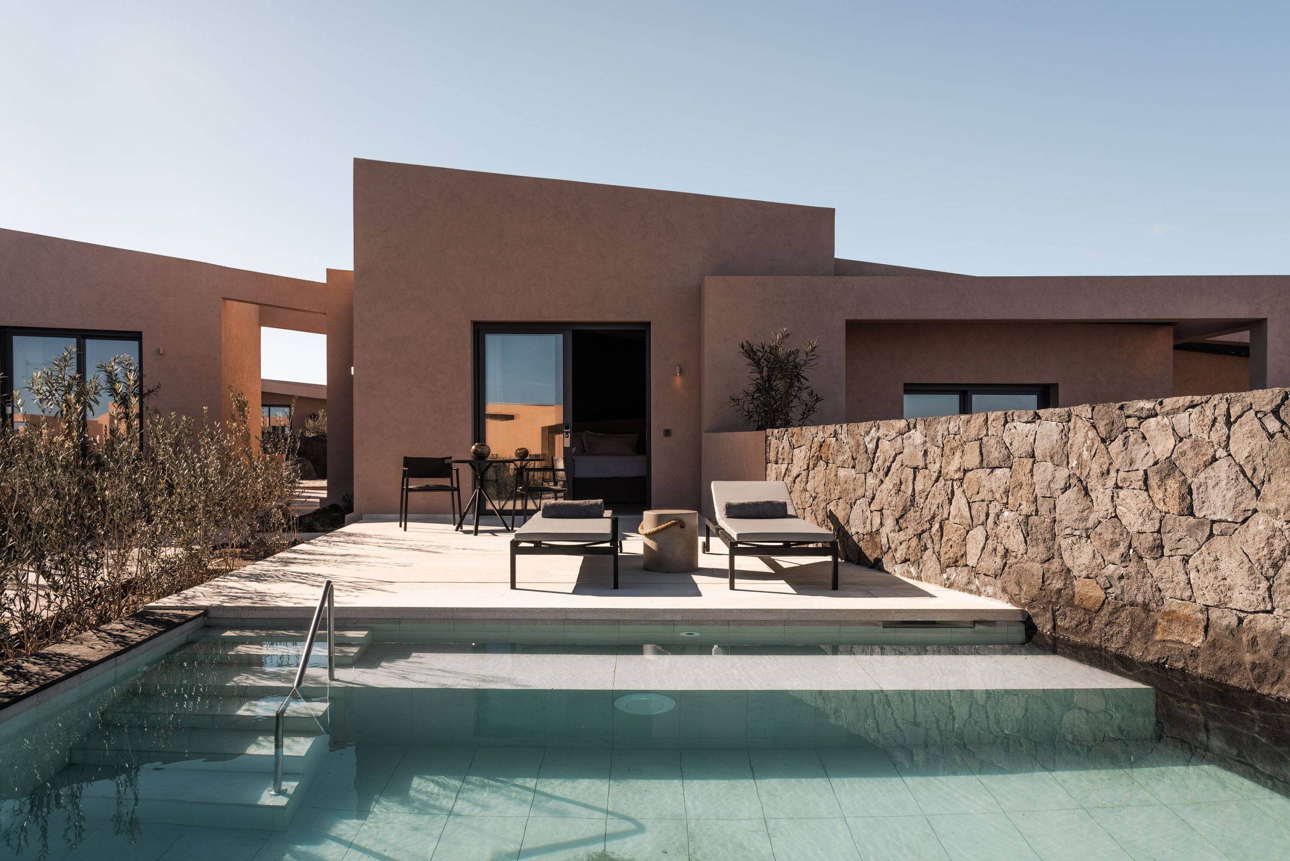 domes-novos-santorini_euphoria-bungalow-with-zen-pool-exterior-large