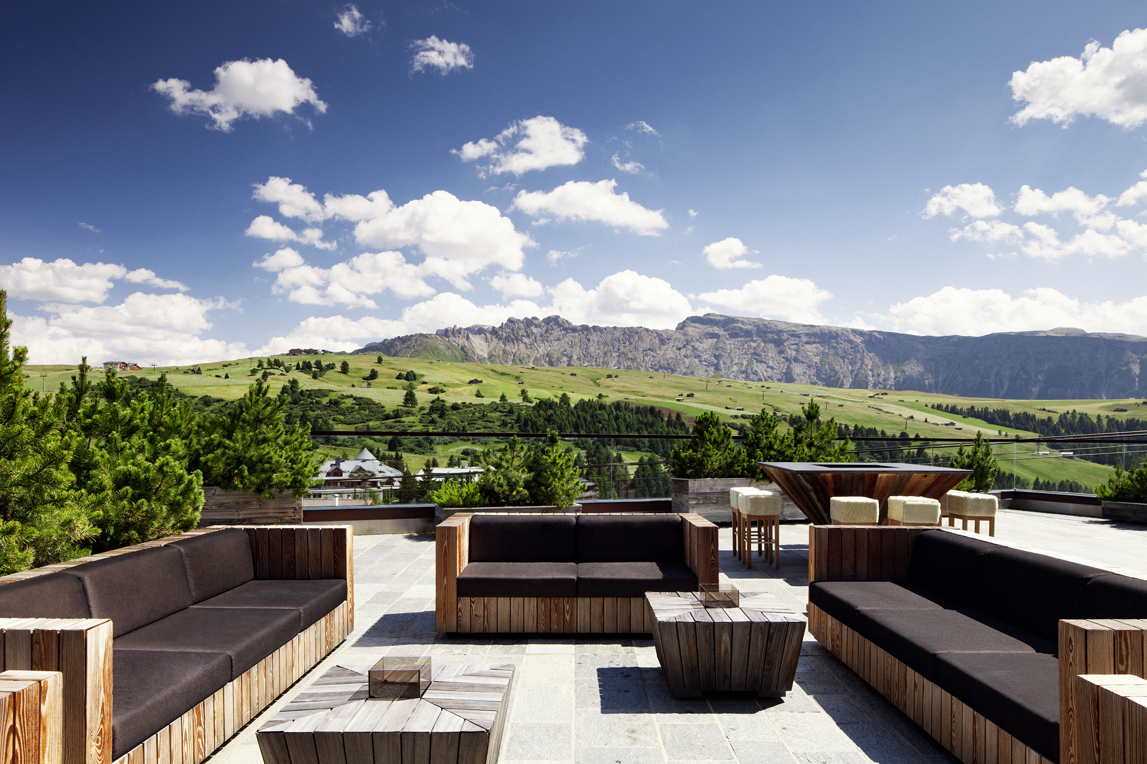 COMO_Alpina_Dolomites_Outdoor terrace 2