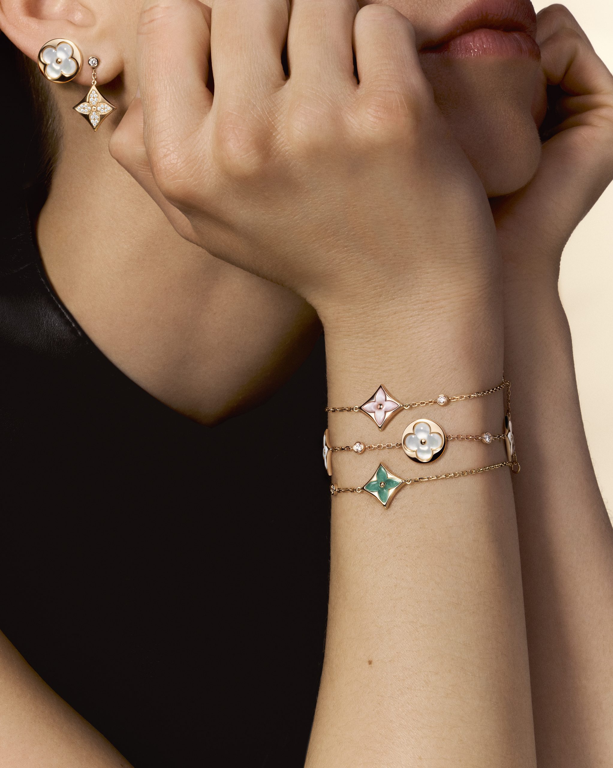 LOUIS_VUITTON_JEWELRY_COLOR_BLOSSOM_AMAZONITE__MO_BRACELET_WORN