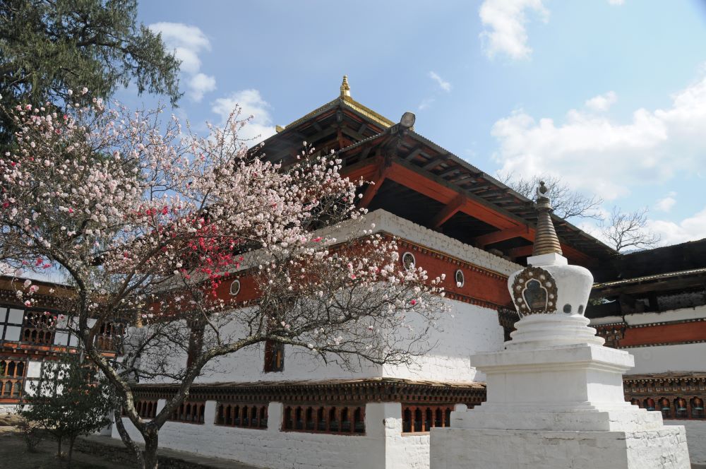 kyichu-lhakhang-temple-paro-bhutan-panoramio