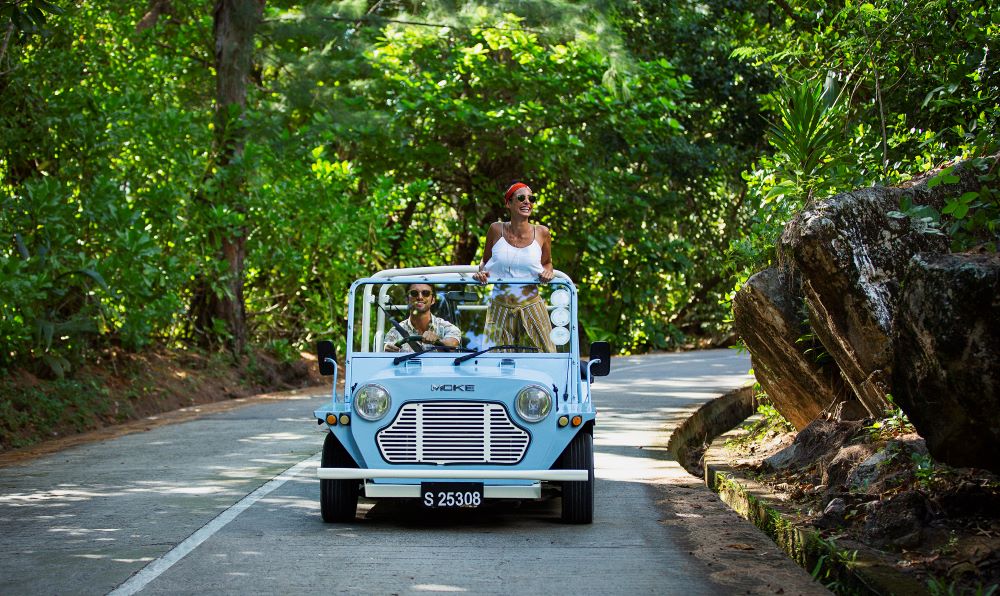 raffles-seychelles-lifestyle-excursions-mini-moke-street