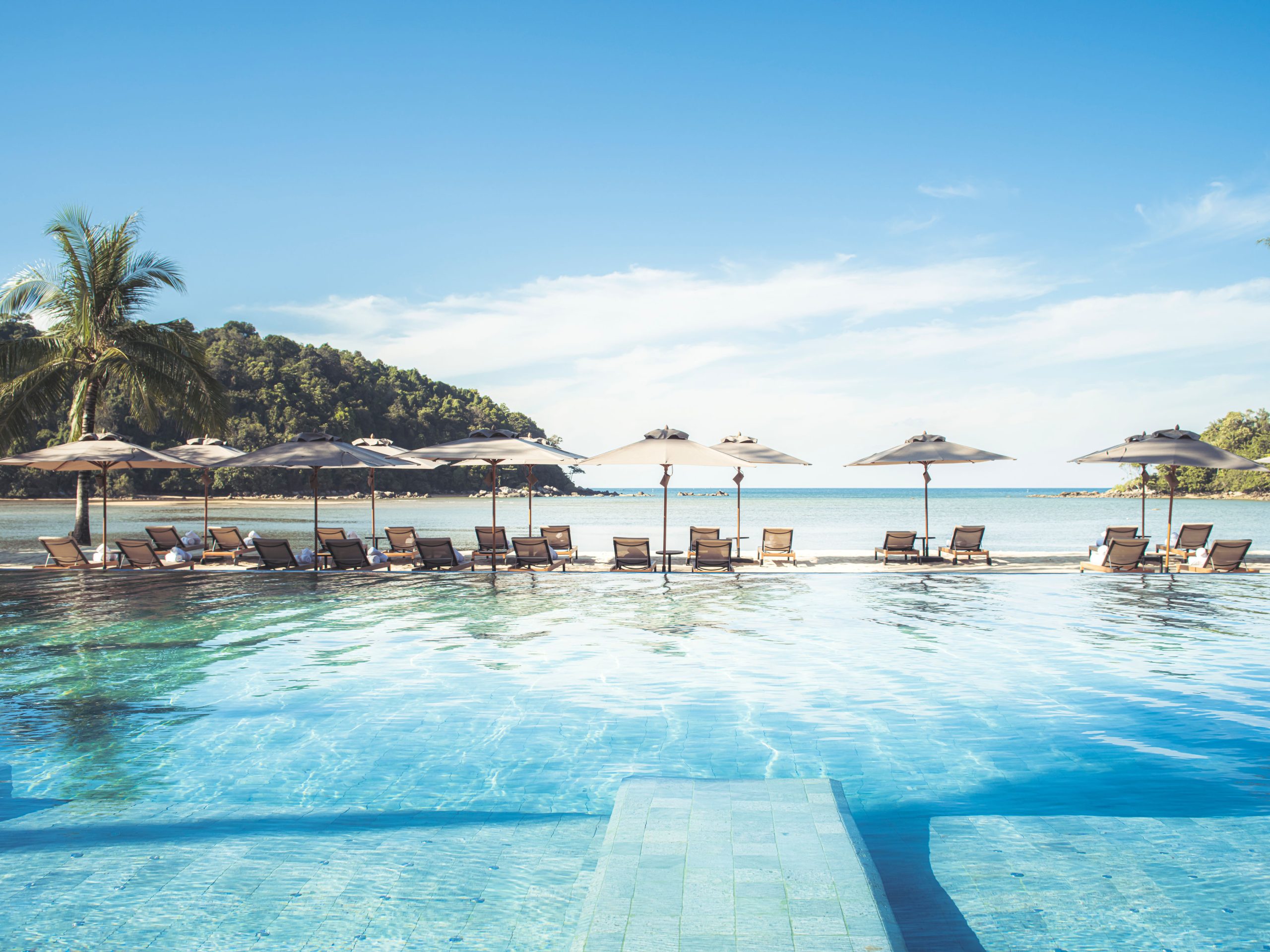 Anantara-Layan-Phuket-Resort-Pool-View-Main-Pool-Ocean(c)Anantara-Hotels-Resorts-Spas