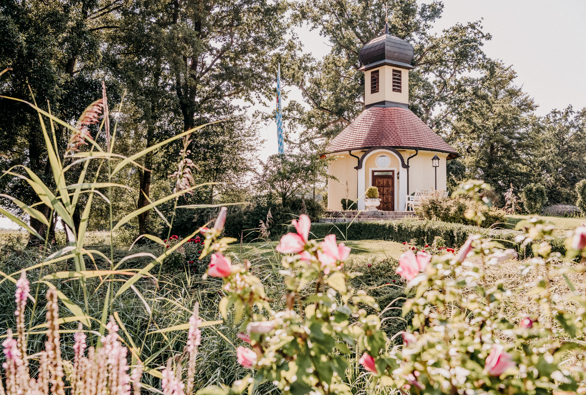 Die Fotos dürfen nach Begleichung der Rechnung ausschließlich für PR- und Marketingmaßnahmen des Hotel „Der EISVOGEL“ - SPA - GasthofDer EISVOGEL e.K. - Margit Zettl-Feldmann - An der Abens 20 - D-93333 Bad Gögging  - räumlich und zeitlich unbe