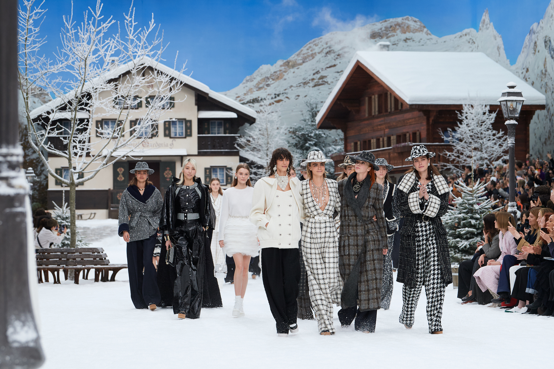 02_FW-2019-20-RTW-Finale-pictures-by-Olivier-Saillant Kopie