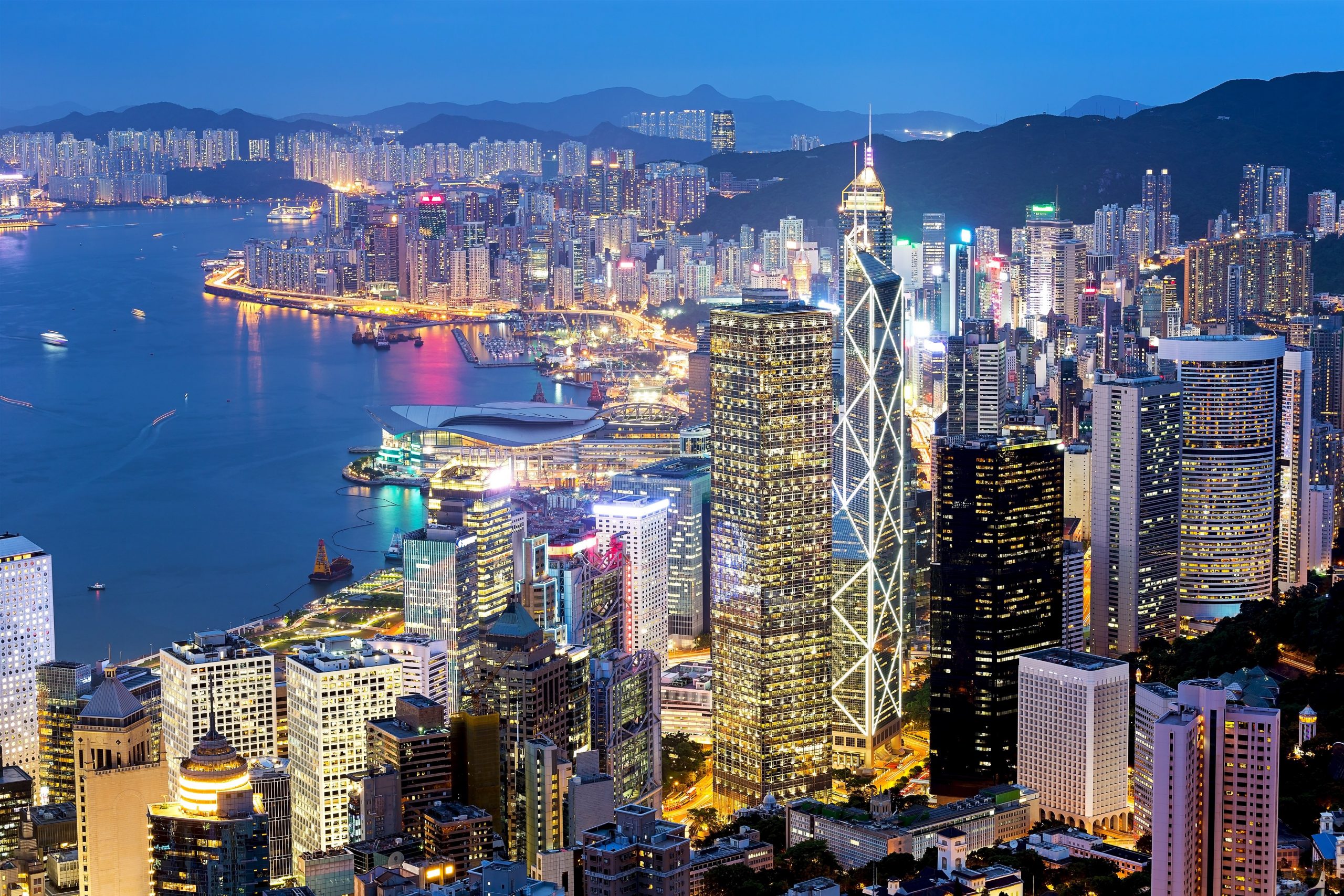 hk_high_angle_viewpoint_of_victoria_harbour_at_night