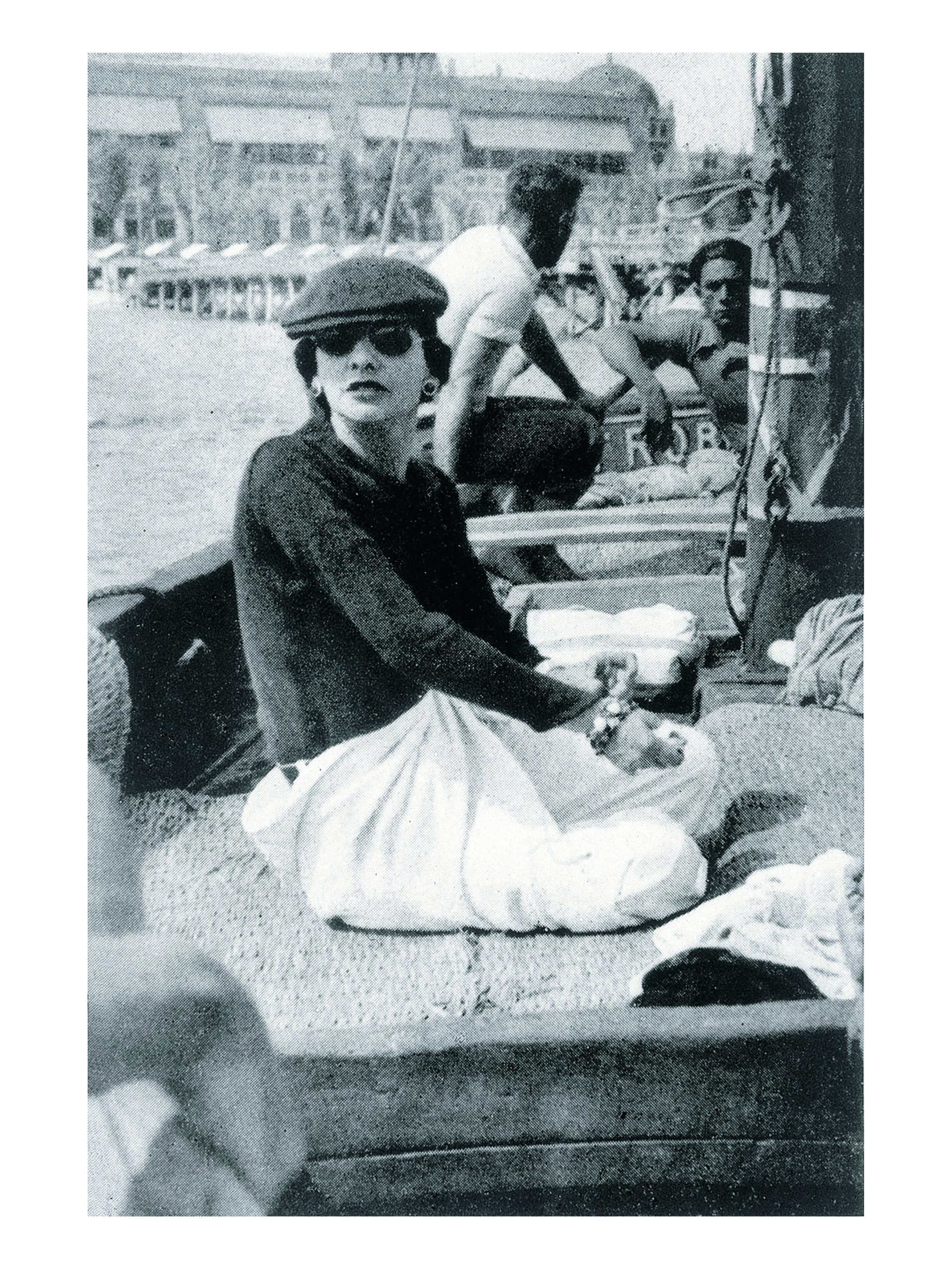 01_1936_Gabrielle_Chanel_on_Roussy_Sert_s_yatch_in_front_of_the_Lido_of_Venice_copyright_V_H_Grandpierre_Vogue_Paris_HD