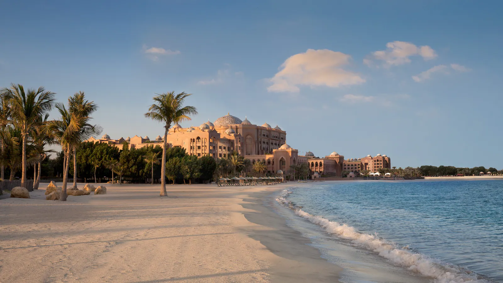 abu-dhabi-emirates-palace-beach-morning