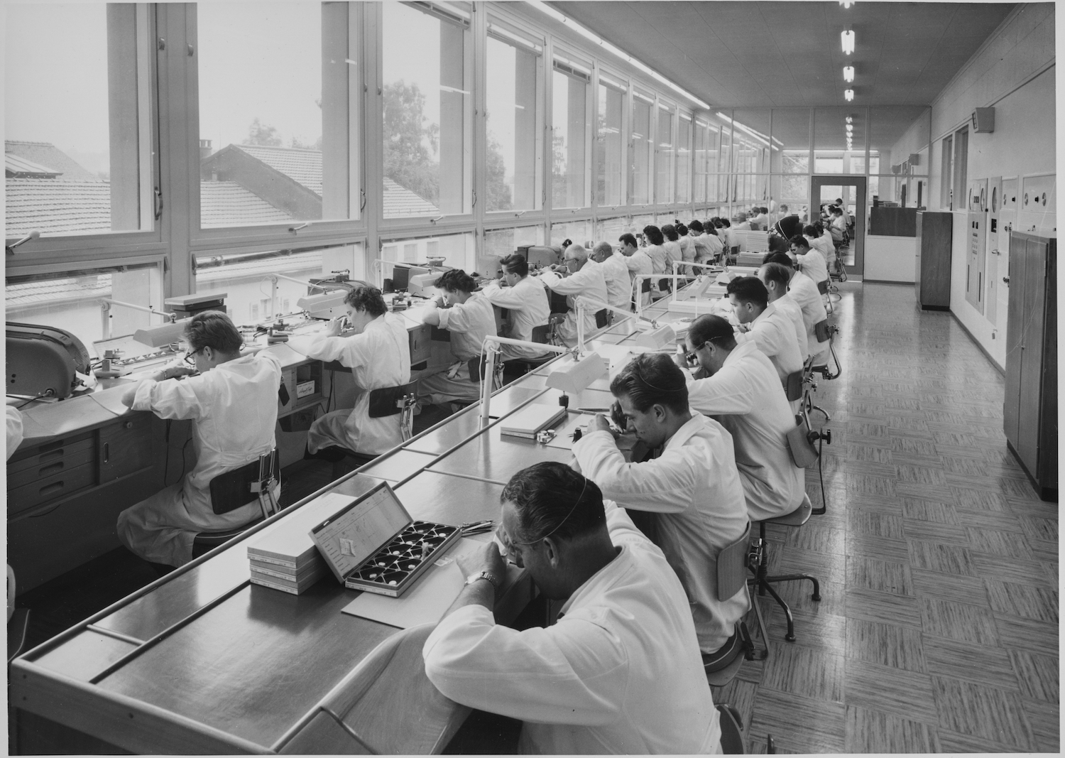 06_Universal Geneve watchmakers working in the factory, ca. 1960s