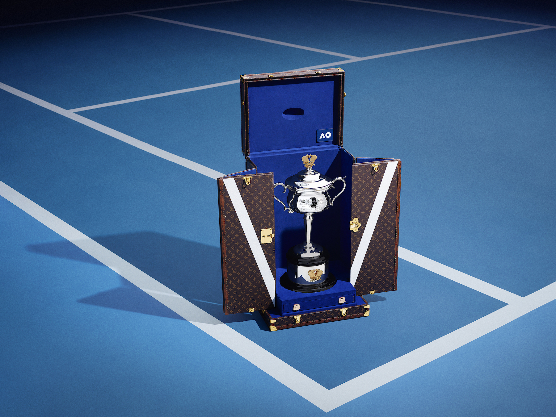Louis Vuitton_Official Trophy Trunk Partner of the Australian Open (1)